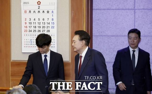윤석열 대통령이 4일 서울 종로구 헌법재판소에서 열린 탄핵심판 5차 변론기일에 출석하고 있다. 2025.02.04. 사진공동취재단