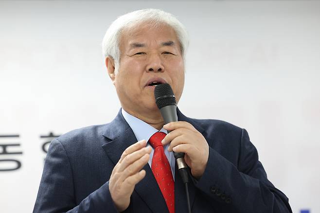 Pastor Jeon Kwang-hoon speaks to the press during a press conference on Wednesday. (Yonhap)