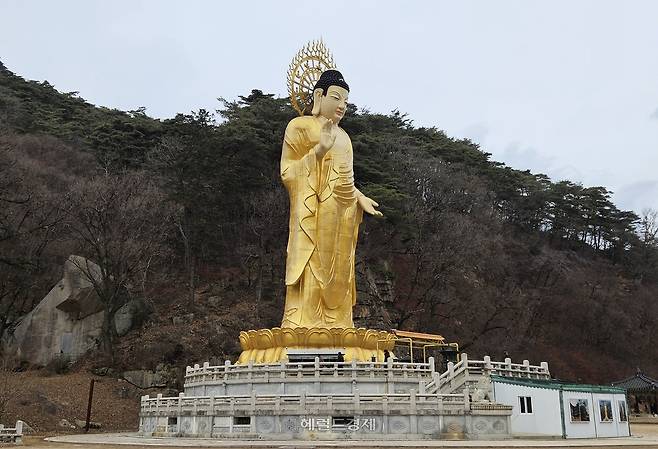 보은 법주사 내 금동미륵대불