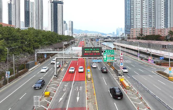 광안대교에 스마트톨링 시스템이 운영되고 있다.  부산시설공단 제공
