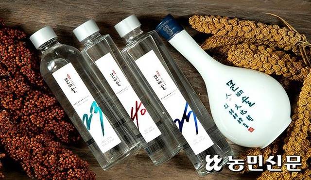 수수(왼쪽)와 조(오른쪽)로 만든 술인 문배주. 농민신문DB