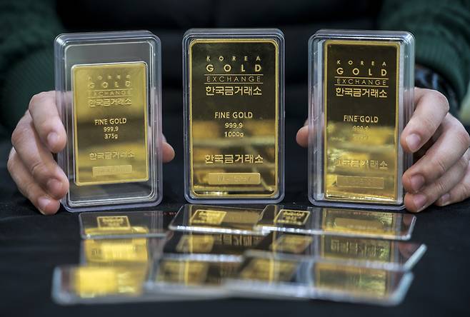 5일 서울 종로구 한국금거래소 종로본점에 골드바가 진열되어 있다. 뉴시스