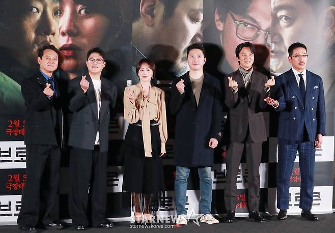 배우 장만식, 임성재, 유다인, 김진황 감독 배우 김남길, 하정우가 23일 오후 서울 CGV용산아이파크몰에서 진행된 영화 '브로큰'(감독 김진황) 언론배급시사회 및 기자간담회에 참석해 포즈를 취하고 있다. /2025.01.23 /사진=이동훈 photoguy@