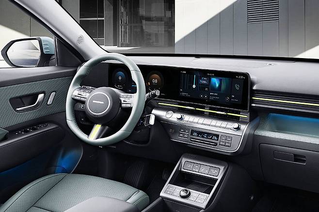 현대 코나 실내