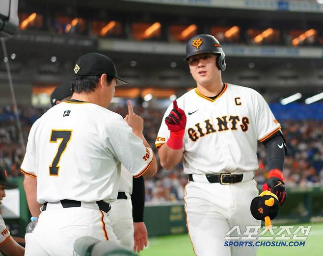 오카모토는 지난해 주로 1루수로 출전하면서, 3루수와 좌익수로도 선발 출전했다. 그는 지난 10시즌 동안 233홈런을 터트렸다. ⅓사진캡처=요미우리 자이언츠 SNS