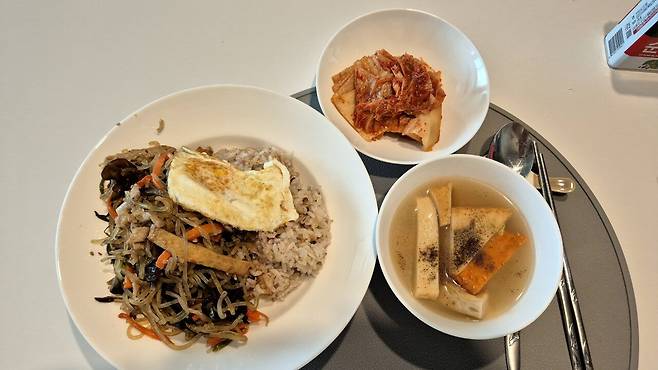 20250203_114842.jpg 잡채밥 + 오뎅국