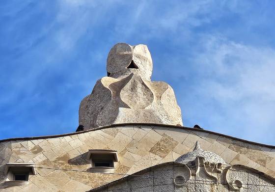 가우디가 건축한 ‘카사 밀라’의 굴뚝. 몬세라트에서 영감을 얻었다고 한다.