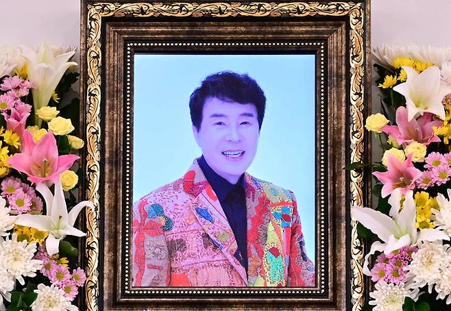 가수 송대관의 빈소가 7일 서울 종로구 서울대학교병원 장례식장에 마련됐다. 발인은 9일 오전 11시, 장지는 서울추모공원이다. 사진공동취재단