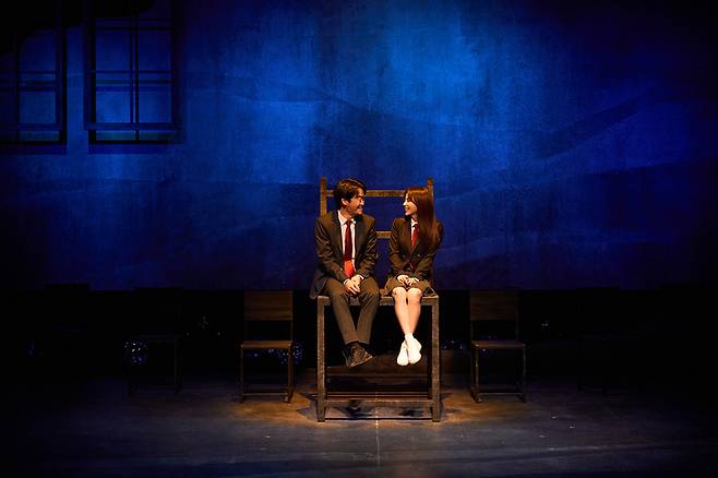 삶을 지탱하는 소중한 기억들을 다룬 연극 ‘뜨거운 여름’. 공연배달서비스간다