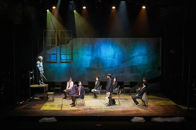 삶을 지탱하는 소중한 기억들을 다룬 연극 ‘뜨거운 여름’. 공연배달서비스간다