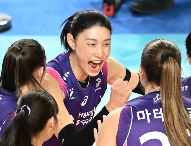 흥국생명 6연승. 한국배구연맹