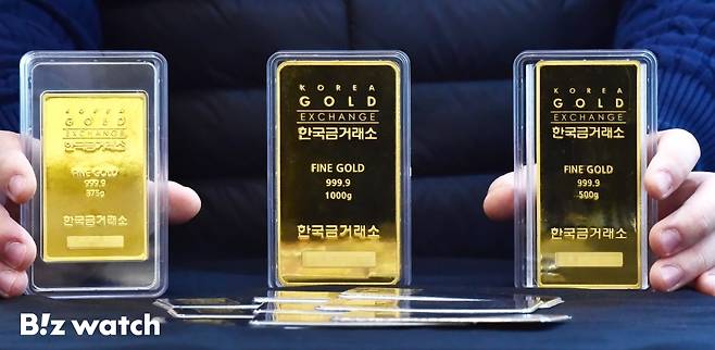 미국 트럼프발 관세 위협에 안전자산 수요가 급증해 24K 금값 1돈(3.75g) 매입가격이 57만원을 넘어서고 있다./사진=이명근 기자 qwe123@