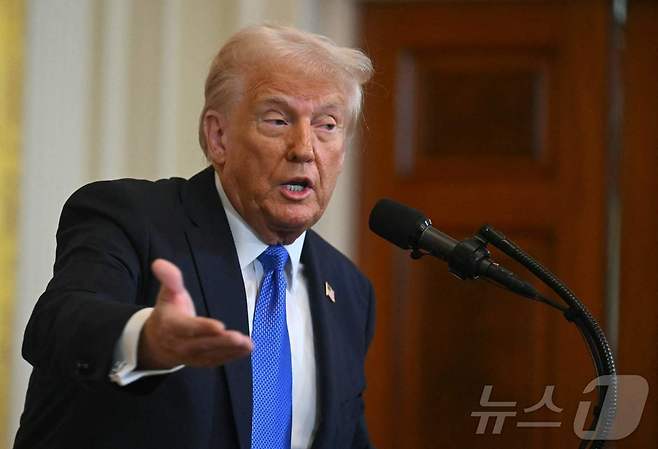 도널드 트럼프 미국 대통령이 7일(현지시간) 워싱턴DC 백악관 이스트룸에서 이시바 시게루 일본 총리와 회담 후 공동 기자회견에서 발언하고 있다. ⓒ AFP=뉴스1 ⓒ News1 류정민 특파원