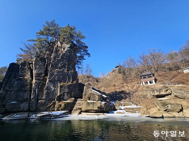 임꺽정이 은신했다는 한탄강 고석정 바위.