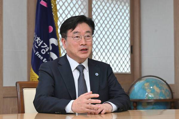 윤원석 인천경제자유구역청장이 2025년 투자유치 계획 등을 설명하고 있다. 조병석 기자