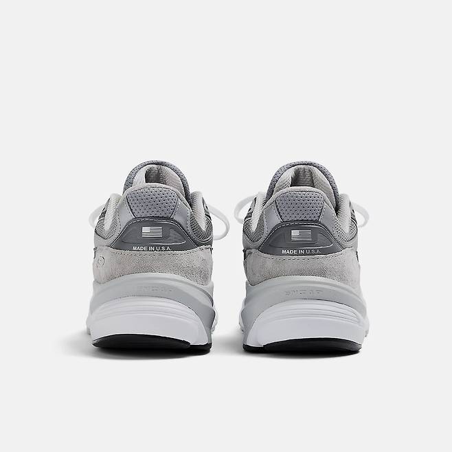 뉴발란스 ‘990v6’에 표시된 ‘메이드 인 USA’ 라벨 [뉴발란스 웹사이트]
