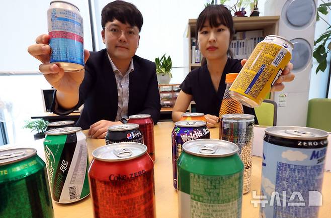 [세종=뉴시스] 강종민 기자 = 한국소비자원 관계자들이 지난해 8월 1일 세종시 정부세종청사에서 제로음료의 품질·안전성 조사 결과를 설명하고 있다. 해당 사진은 기사와 직접 관련이 없습니다. 2024.08.01. ppkjm@newsis.com