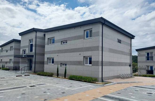 작은 학교 살리기로 준공한 공공임대주택 [경남 고성군 제공. 재판매 및 DB 금지]