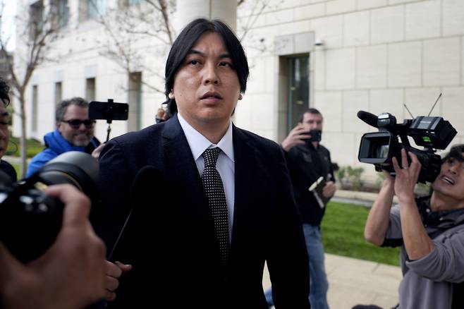 Ippei Mizuhara, former interpreter for Los Angeles Dodgers baseball star Shohei Ohtani expected to be sentenced for bank and tax fraud arrives at federal court on Thursday, Feb. 6, 2025, in Santa Ana, Calif. (AP Photo/Damian Dovarganes)







<저작권자(c) 연합뉴스, 무단 전재-재배포, AI 학습 및 활용 금지>