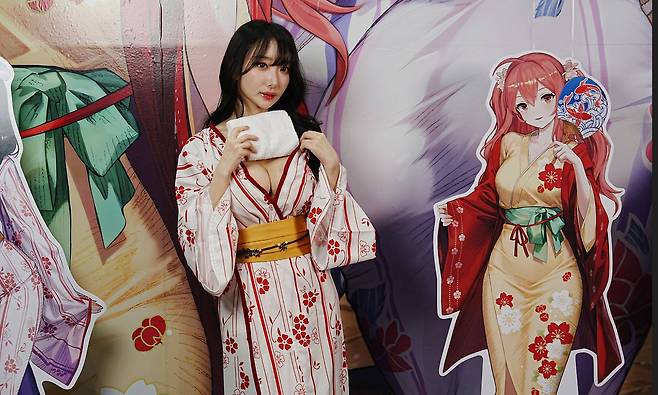 브라운 더스트 2 부스에 등장한 코스튬 플레이어 이다연(벤타나)님