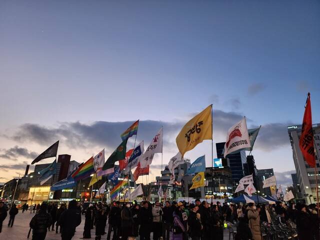 지난 8일 오후 4시부터 광주 5·18민주광장에서 500여명이 참석한 가운데 열린 제13차 광주시민궐기대회. 비상행동 제공