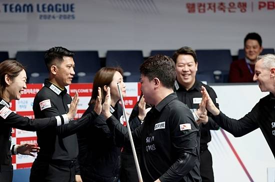 SK렌터카다이렉트가 강동궁 레펀스 조건휘 히다 강지은 등 팀원들의 고른 활약으로 하나카드에 세트스코어 4:2로 역전승, 2연승을 기록했다. (사진=PBA)