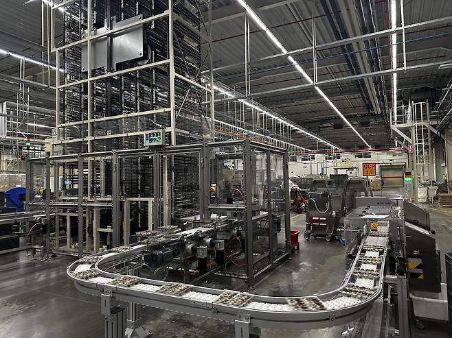 제품 생산 중인 길리안 공장  (신트니클라스[벨기에]=연합뉴스) 정빛나 특파원 = 7일(현지시간) 벨기에 신트니클라스에 있는 길리안 공장 내부 모습. 제품의 거의 모든 공정이 자동화돼 있다. 2025.2.9 shine@yna.co.kr
