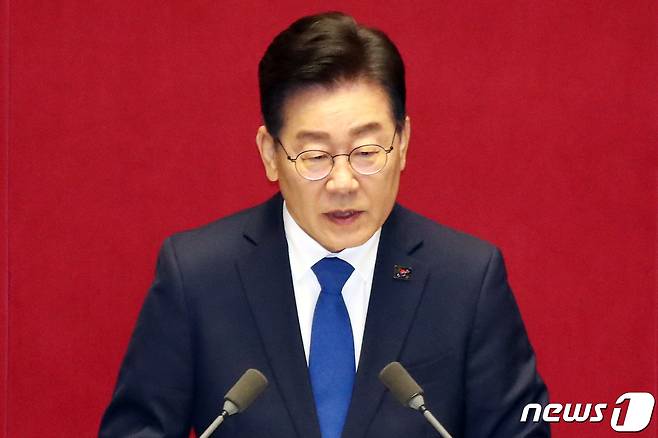 이재명 더불어민주당 대표가 19일 오전 서울 여의도 국회에서 열린 제407회 국회(임시회) 제4차 본회의에서 국정에 관한 교섭단체 대표연설을 하고 있다. 2023.6.19/뉴스1 ⓒ News1 황기선 기자