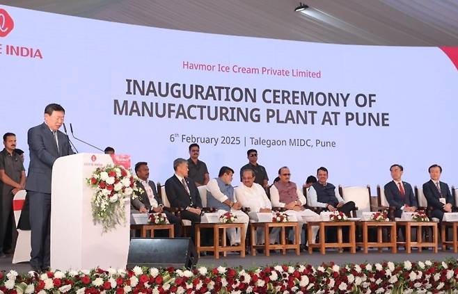 신동빈 롯데그룹 회장이 지난 6일(현지 시각) 인도 중서부 푸네시에서 열린 롯데웰푸드 신공장 준공식에서 축사하고 있다. /롯데그룹 제공