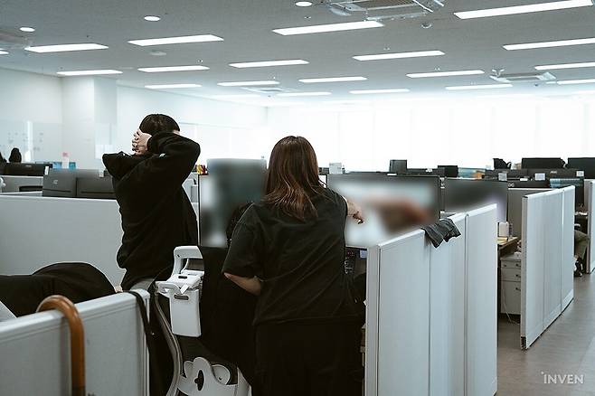 ▲ 한 층에 위치한 만큼, 개발자들의 소통이 원활하게 이루어지고 있었다