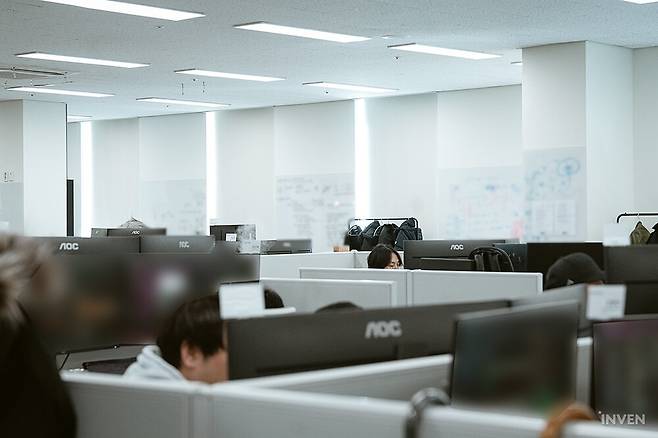 ▲ 그리고 벽에는 아이디어를 바로 쓸 수 있는 화이트보드가 다수 마련되어 있다