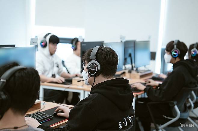 ▲ 테스트 후에는 또 다시 피드백이 이어진다