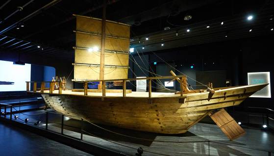 고려의 청자 운반선. 청자는 주로 바닷길로 운송됐는데, 파손 위험이 커서 포장에서 운반까지 주의가 필요했다.