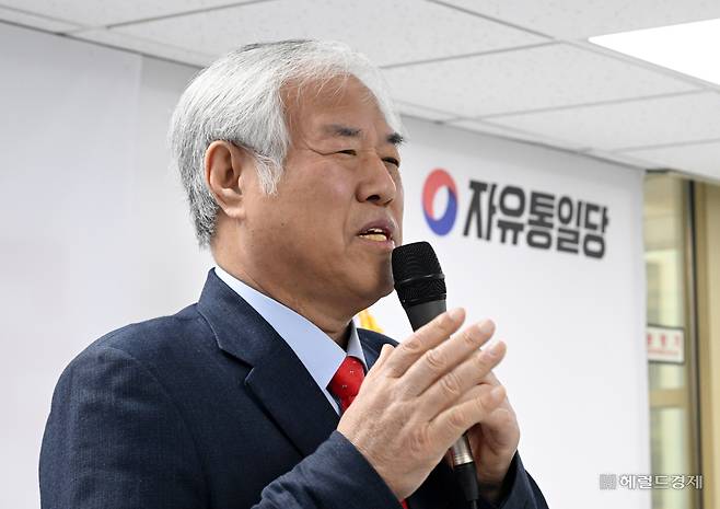 전광훈 사랑제일교회 목사가 5일 오전 서울 영등포구 자유통일당 중앙당사에서 열린 서부지법 난동 사태 관련 기자회견에서 발언하고 있다. 이상섭 기자
