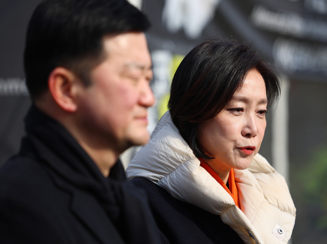 ▲개혁신당 허은아 전 대표가 10일 서울 여의도 국회 앞에서 직무정지에 대한 법원 가처분 신청 기각 관련 기자회견을 하고 있다. 허 전 대표는 사법부의 판단을 존중하며 대표직에 연연하지는 않지만 이준석 전 대표와 천하람 권한대행이 제기한 "무단 잠적 루머"와 관련해 방어권 차원에서 가처분 신청에 대한 즉시 항고를 신청할 것이라고 밝혔다. ⓒ연합뉴스