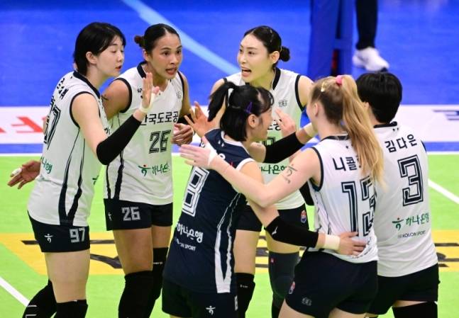 한국도로공사가 현대건설을 꺾고 연패 탈출에 성공했다.(KOVO 제공)