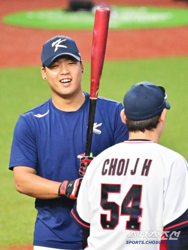 29일 오후 류중일 감독이 이끄는 항저우아시안게임 야구대표팀이 중국 항저우 샤오싱의 야구체육문화센터에서 훈련을 했다. 타격 훈련을 하고 있는 강백호. 항저우(중국)=송정헌 기자songs@sportschosun.com/2023.09.29/