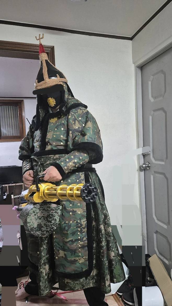 우리의 군복으로 만든 한복