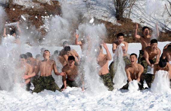 육군 특전사 대원들이 혹한기를 맞아 강원도 평창군 황병산 동계전술훈련장에서 2011 설한지 극복 및 생존훈련을 하고 있다.(자료사진) 사진=파이낸셜뉴스