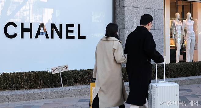 서울 시내 한 백화점 샤넬 매장 전경. /사진제공=뉴스1