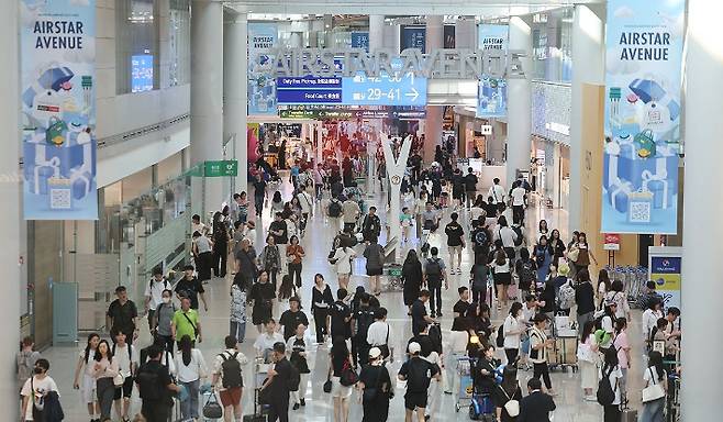 인천국제공항 1터미널 면세구역. 연합뉴스