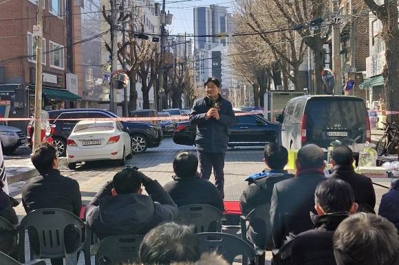지난 8일 북가좌2동·남가좌2동 척사대회에 참석한 김용일 의원이 인사말을 하고 있다.