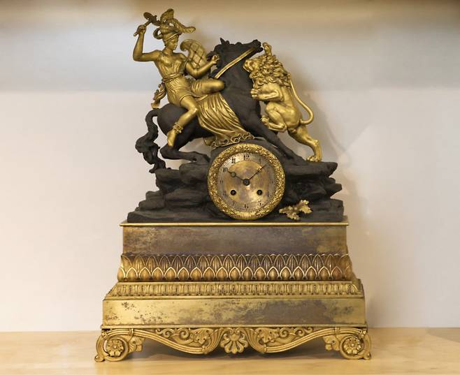 전쟁의 여신 미네르바를 소재로 1830년대 프랑스에서 제작된 시계.