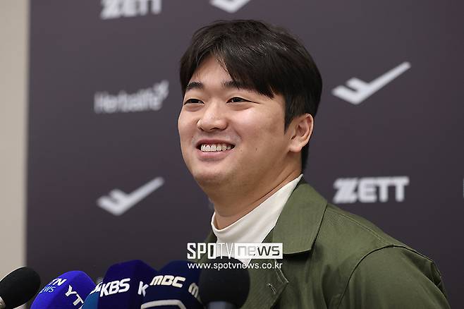 ▲ 고우석의 개막 로스터 진입을 예상하는 매체는 없는 가운데, 고우석이 대반전을 일으킬 수 있을지 관심을 모으고 있다. ⓒ곽혜미 기자