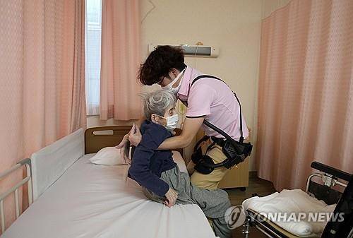 일본 요양시설 노인 [EPA 연합뉴스 자료사진. 재판매 및 DB 금지]