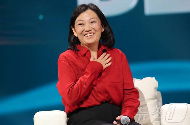 와일드베리 설립자 타티야나 김이 2024년 10월 17일 카자흐스탄 알마티에서 열린 중앙아시아 여성포럼에서 연설하고 있다. 2024.10.17 ⓒ 로이터=뉴스1 ⓒ News1 김경민 기자