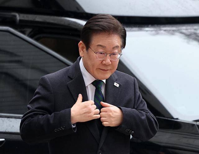 이재명 더불어민주당 대표가 12일 오후 서울 서초구 서울고등법원에서 열린 공직선거법 위반 혐의 항소심 3차 공판에 출석하고 있다. 뉴시스