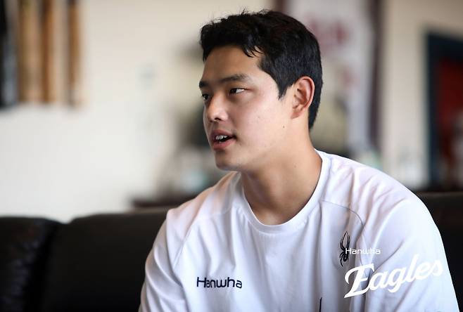 9일 호주 멜버른 볼파크에서 만난 한화 문동주. 한화 이글스 제공