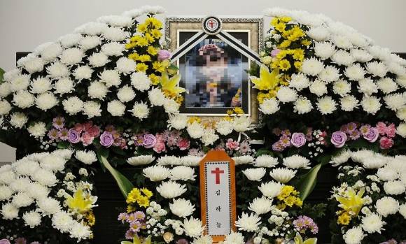 지난 11일 대전 서구 한 장례식장에 대전 초등학교 살인사건 피해자인 김하늘(8)양의 빈소가 마련돼 있다. 유족 측은 "다시는 제2의 하늘이가 발생하면 안 된다는 생각에 아이의 이름과 얼굴을 공개한다"고 밝혔다. [사진=연합뉴스]