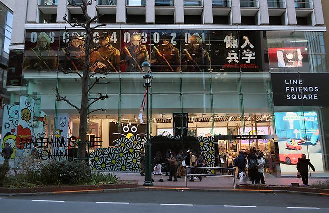일본 도쿄 라인프렌즈 스퀘어 시부야에서 열리고 있는 웹툰 ‘입학용병’ 팝업 스토어. [사진   = 네이버웹툰]